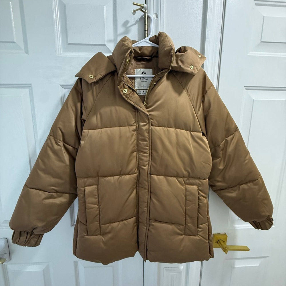 Abercrombie & Fitch Ultra Puffer Quilted Puffer Jacket in Camel